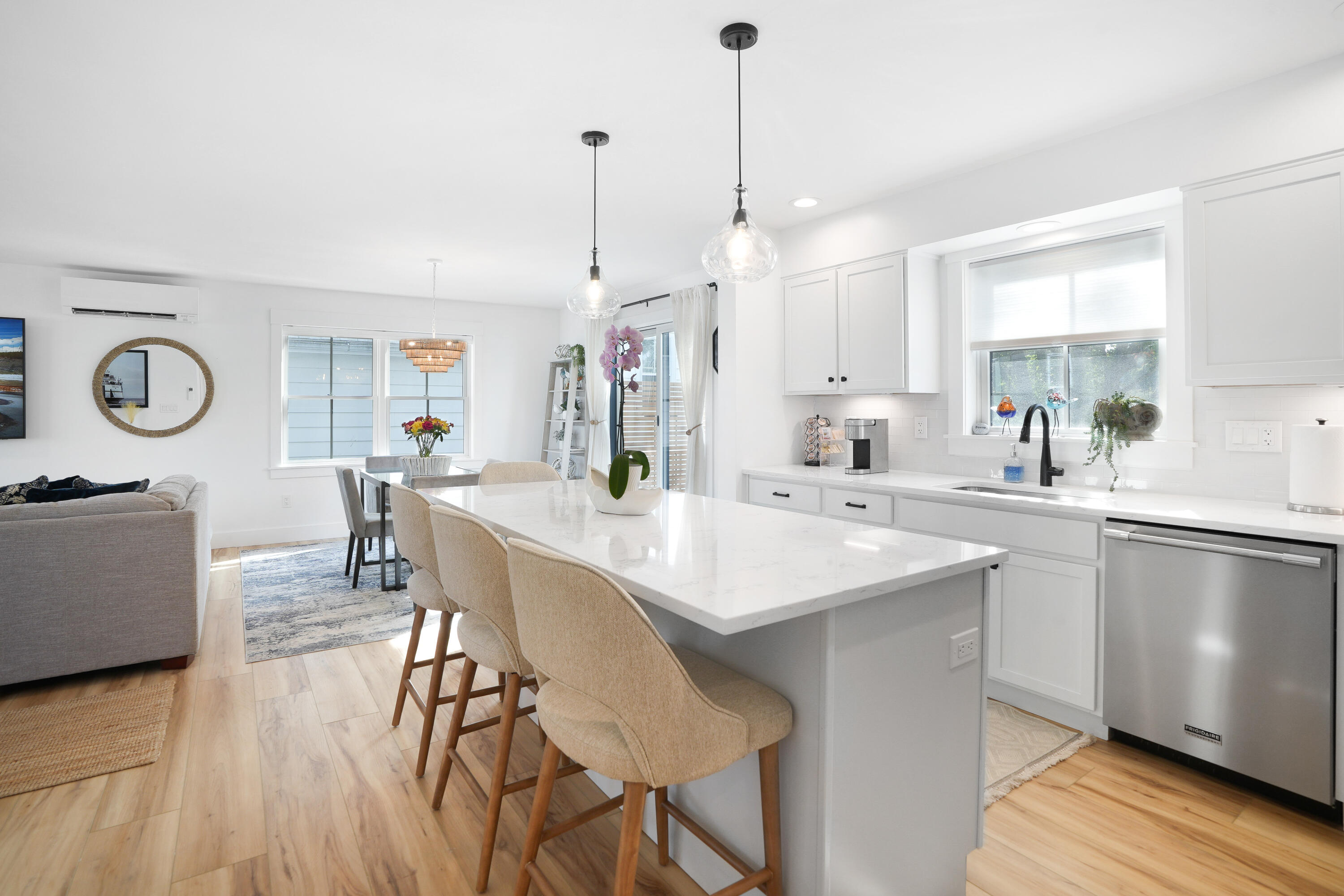 29 & 33 Lagoon Pond Road Vineyard Haven MA 02568