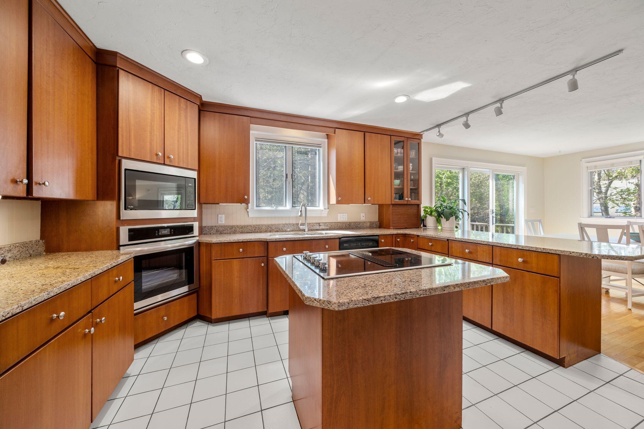 24 Winding Way Plymouth MA 02360