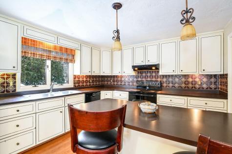 129 Colonial Way Falmouth MA 02540