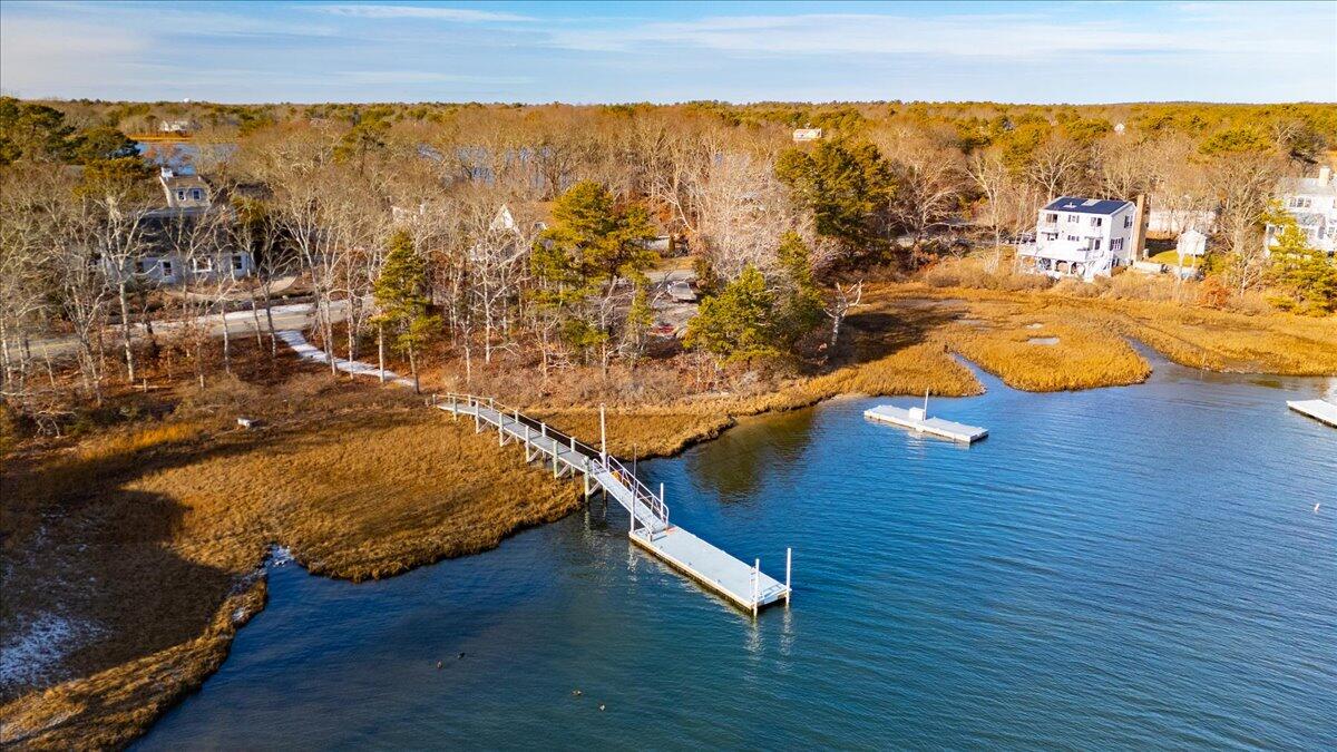 197 Monomoscoy Road Mashpee MA 02649