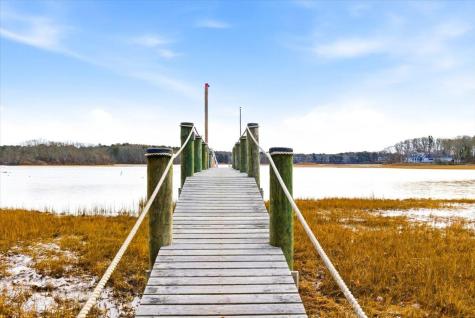 197 Monomoscoy Road Mashpee MA 02649