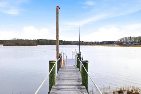 197 Monomoscoy Road Mashpee MA 02649