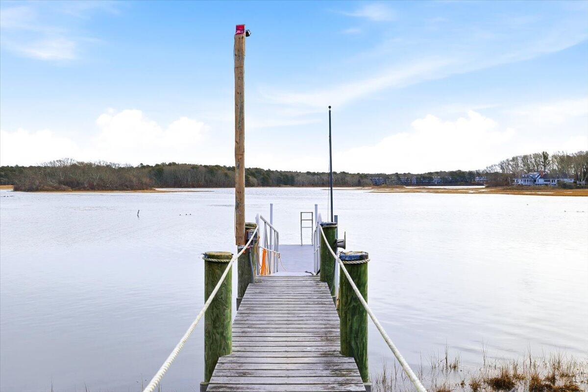 197 Monomoscoy Road Mashpee MA 02649