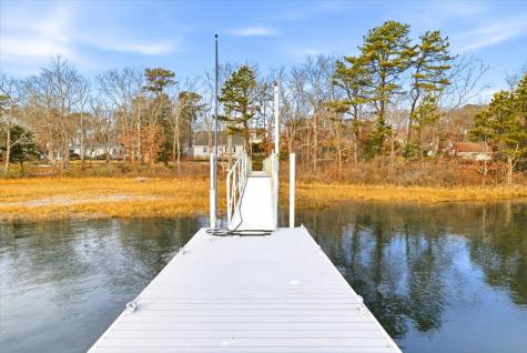 197 Monomoscoy Road Mashpee MA 02649