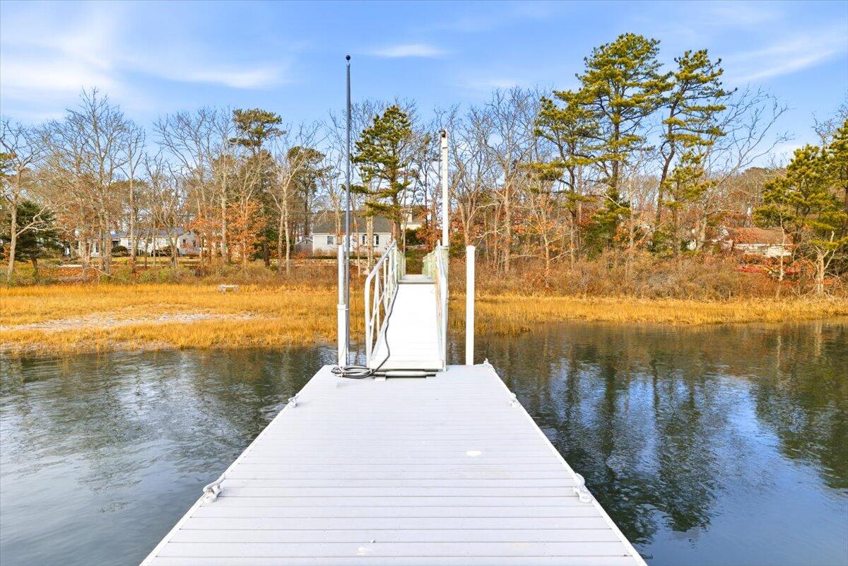 197 Monomoscoy Road Mashpee MA 02649