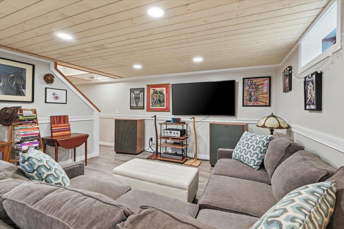 197 Monomoscoy Road Mashpee MA 02649