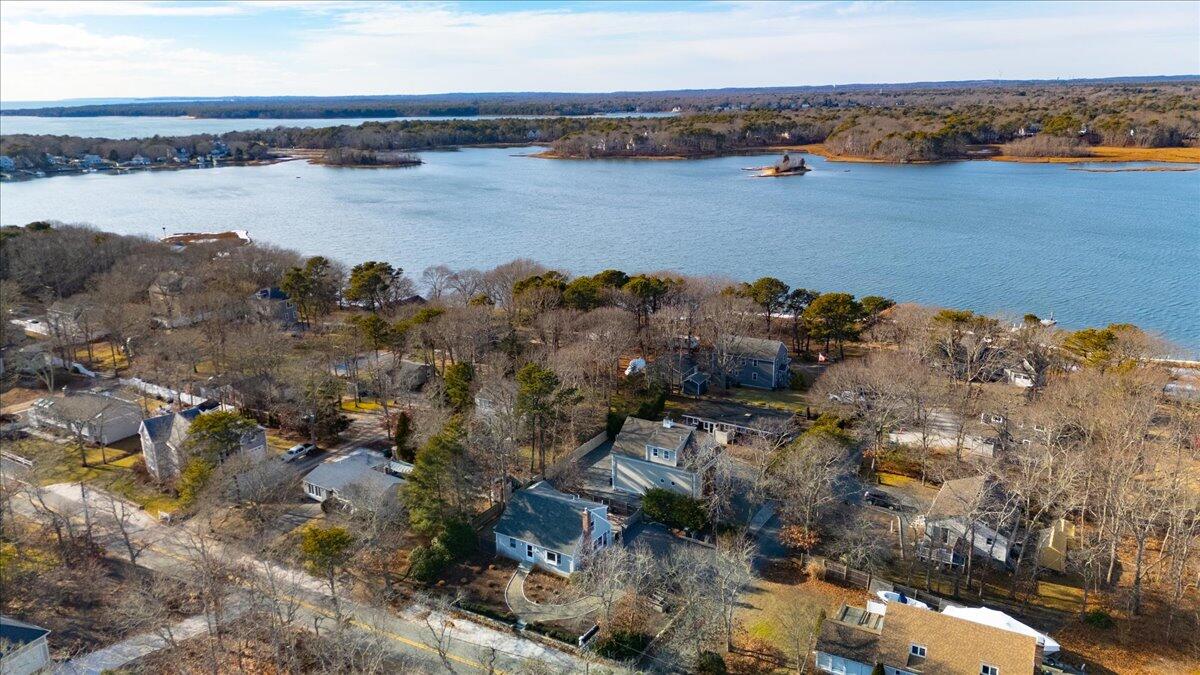 197 Monomoscoy Road Mashpee MA 02649