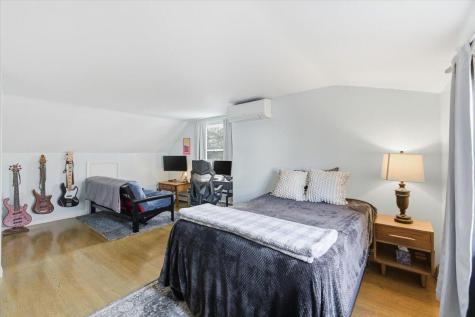 197 Monomoscoy Road Mashpee MA 02649