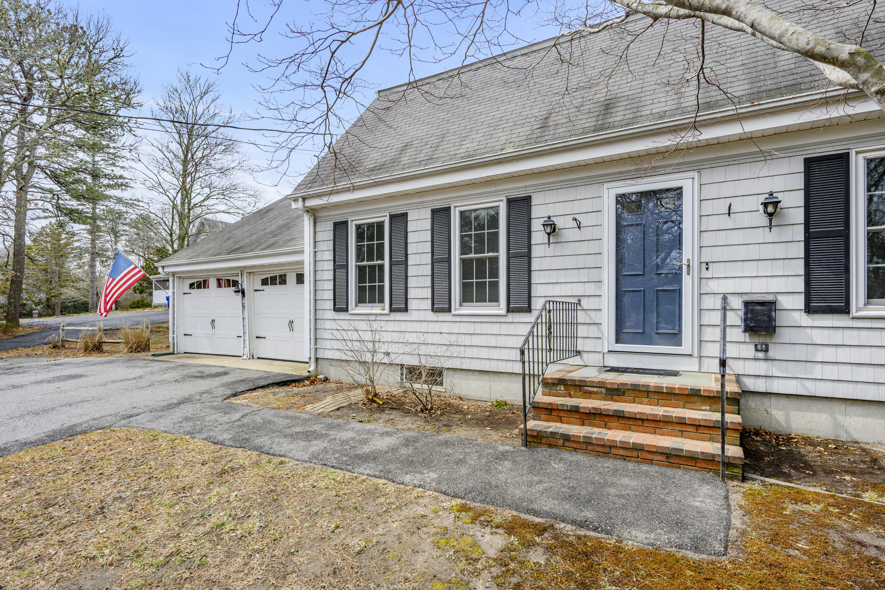 33 Head Of The Bay Road MA 02532
