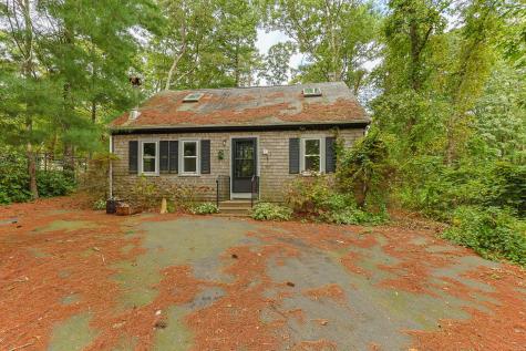 11 Shallow Pond Lane Falmouth MA 02536