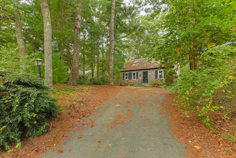 11 Shallow Pond Lane Falmouth MA 02536