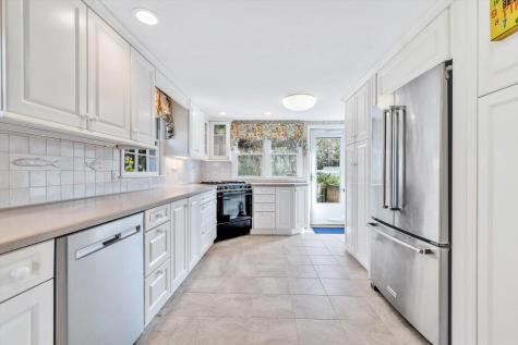 38 Nemasket Road Falmouth MA 02540