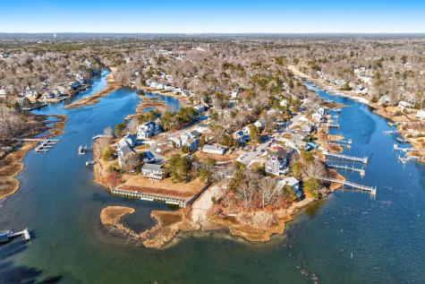 16 Carolyn Lane Falmouth MA 02536