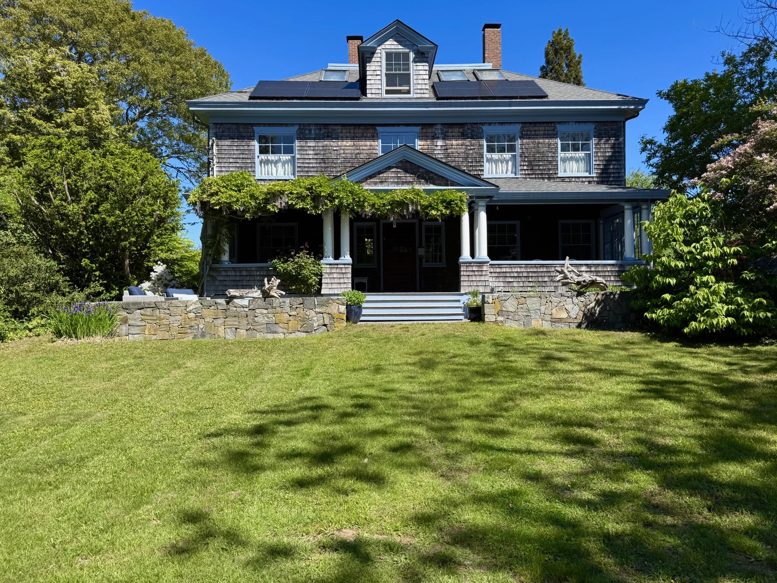 10 Quissett Avenue MA 02543