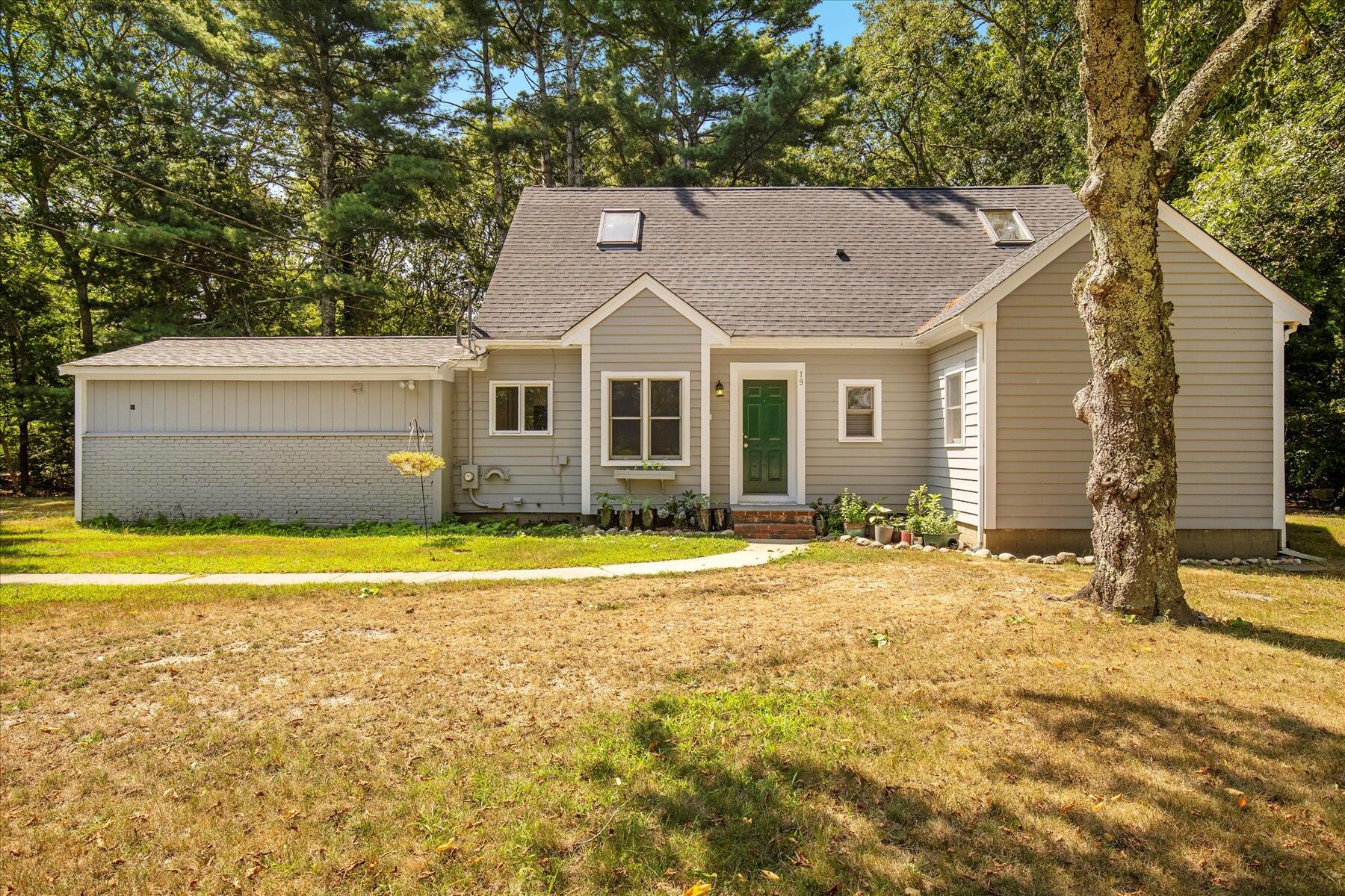 19 Moniz Way Falmouth MA 02536