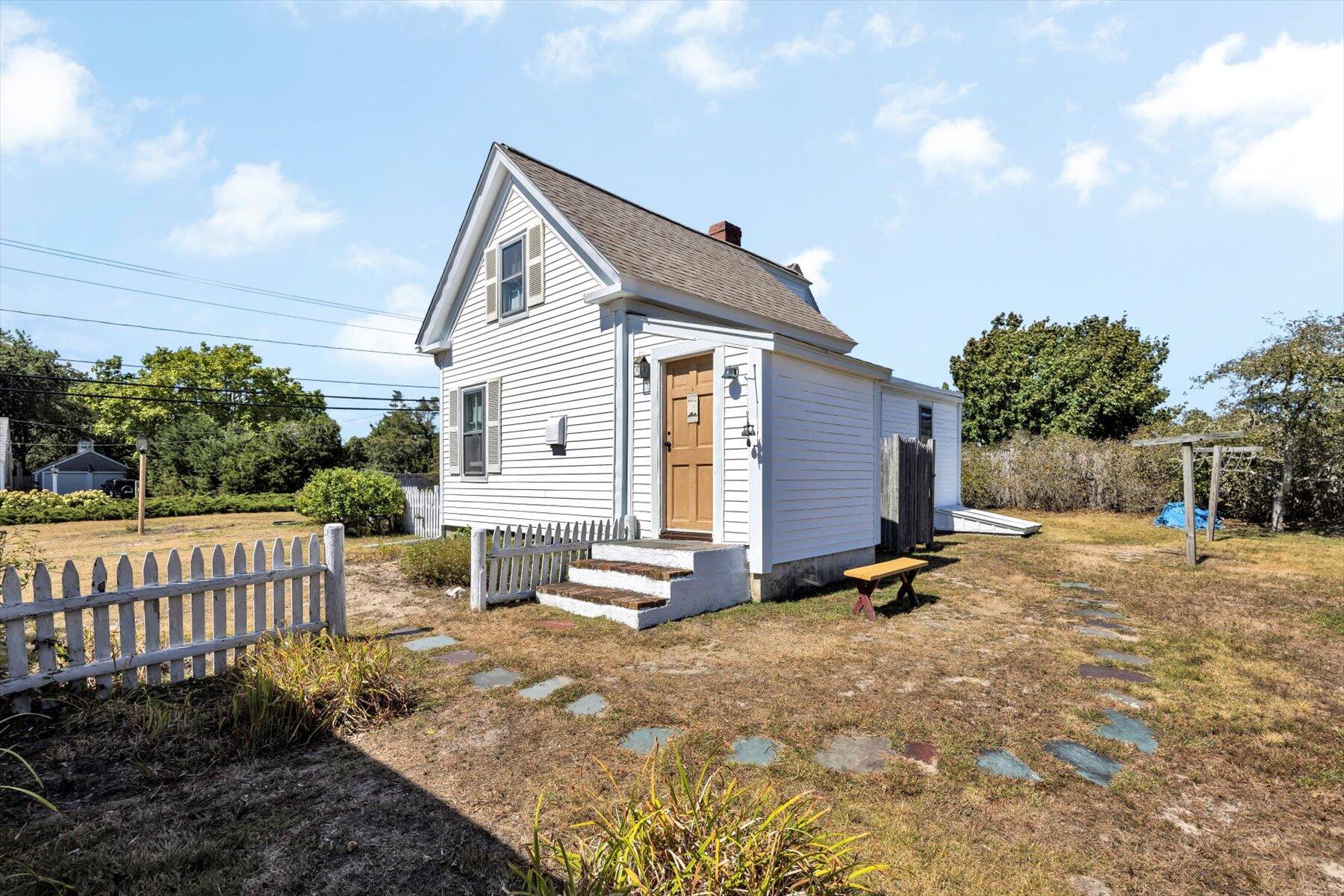 178 School Street Dennis MA 02670