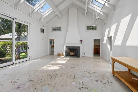 99 Oak Lane West Tisbury MA 02575