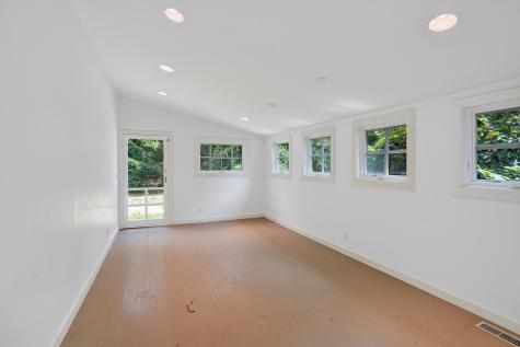 99 Oak Lane West Tisbury MA 02575