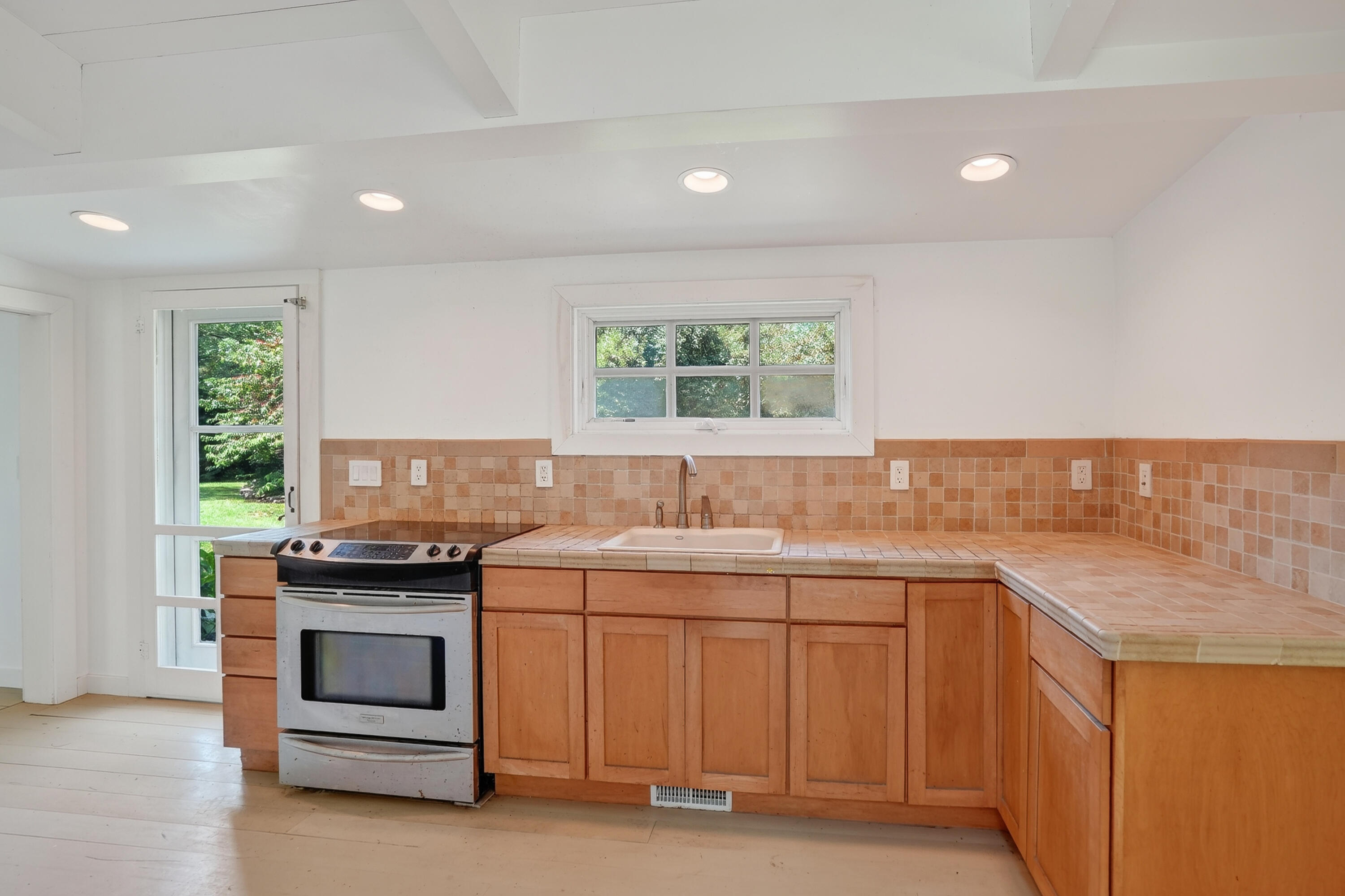 99 Oak Lane West Tisbury MA 02575