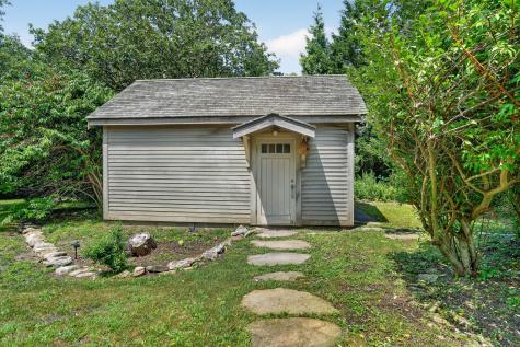 99 Oak Lane West Tisbury MA 02575