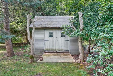 99 Oak Lane West Tisbury MA 02575