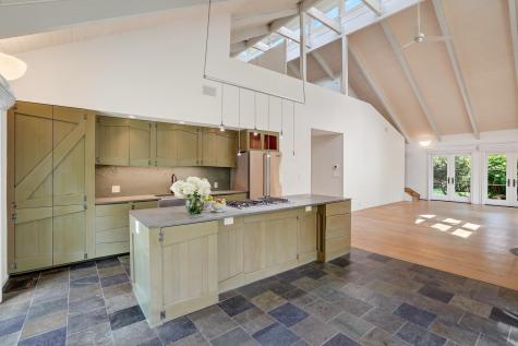 99 Oak Lane West Tisbury MA 02575