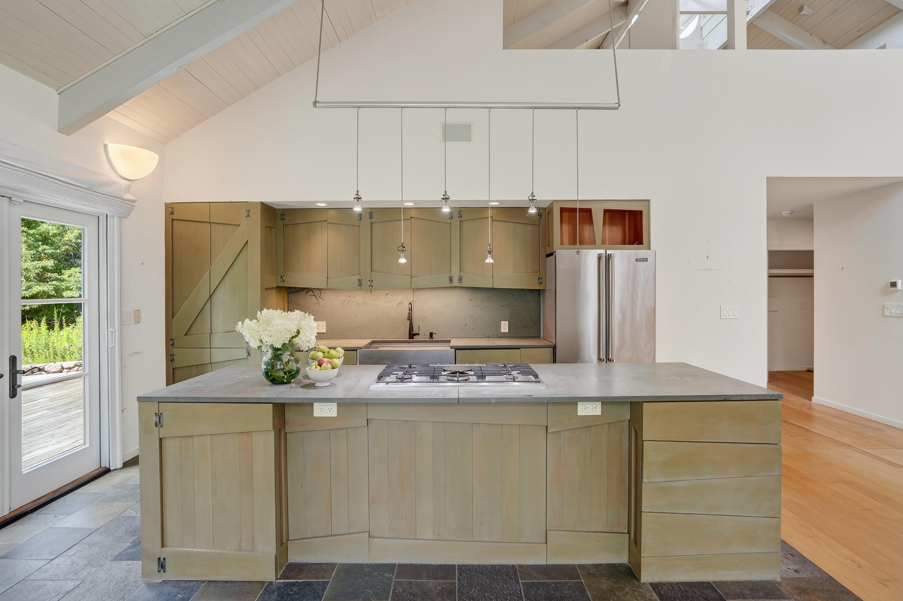 99 Oak Lane West Tisbury MA 02575