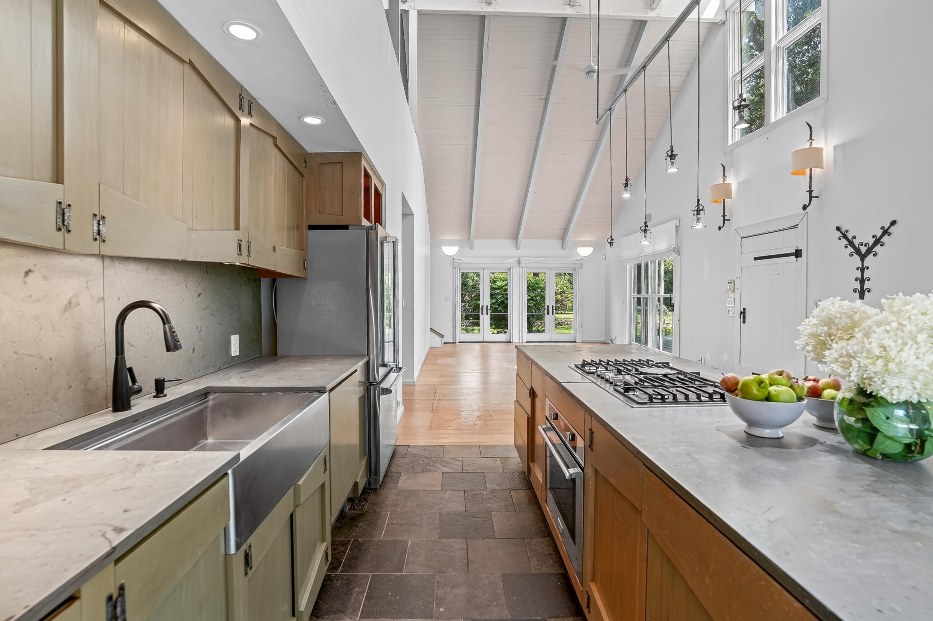 99 Oak Lane West Tisbury MA 02575