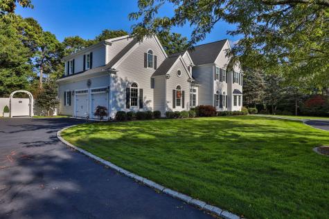 13 N Glen Drive Mashpee MA 02649