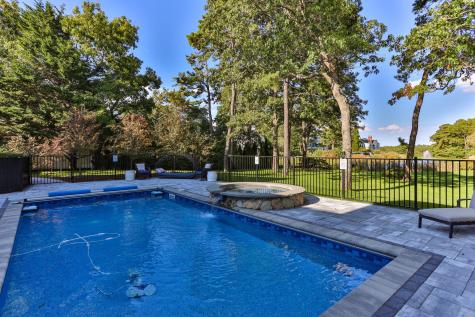 13 N Glen Drive Mashpee MA 02649