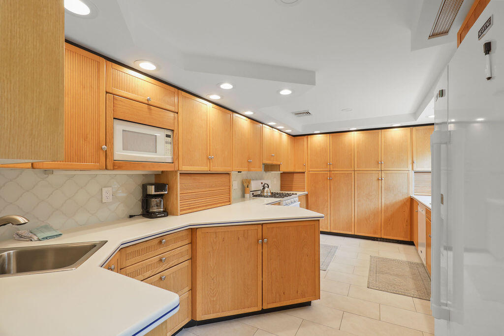 566 Shore Road Pocasset MA 02559