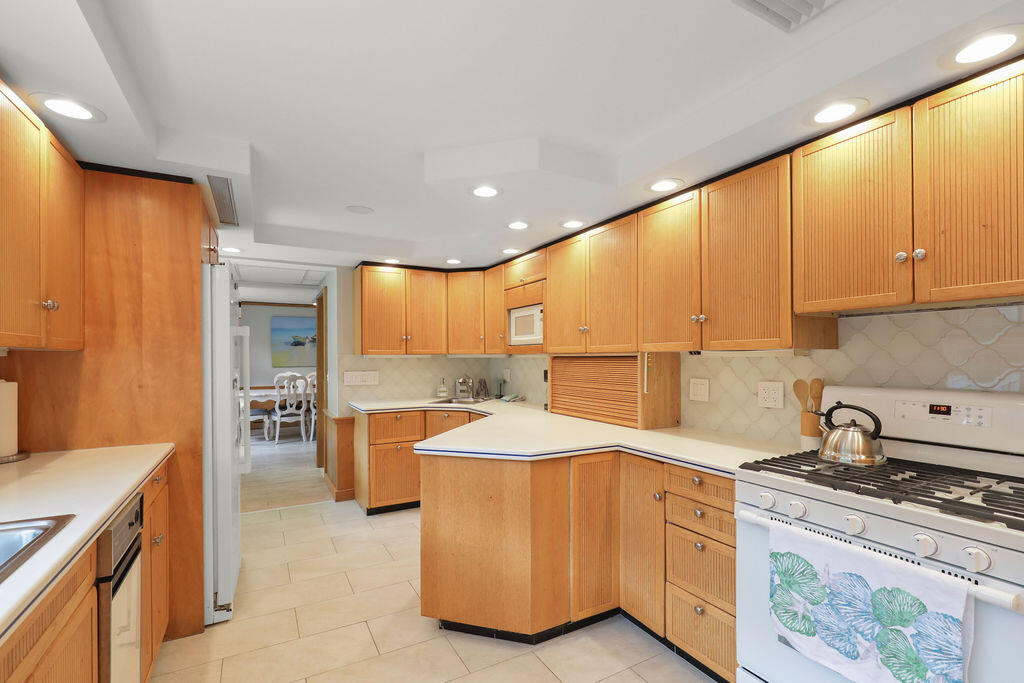 566 Shore Road Pocasset MA 02559