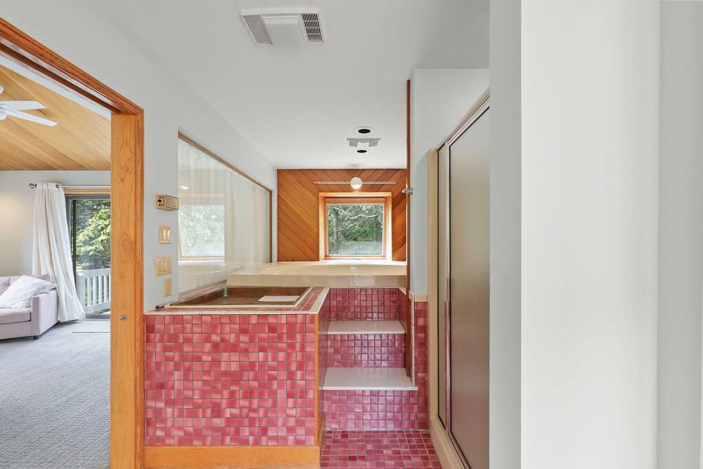 566 Shore Road Bourne MA 02559