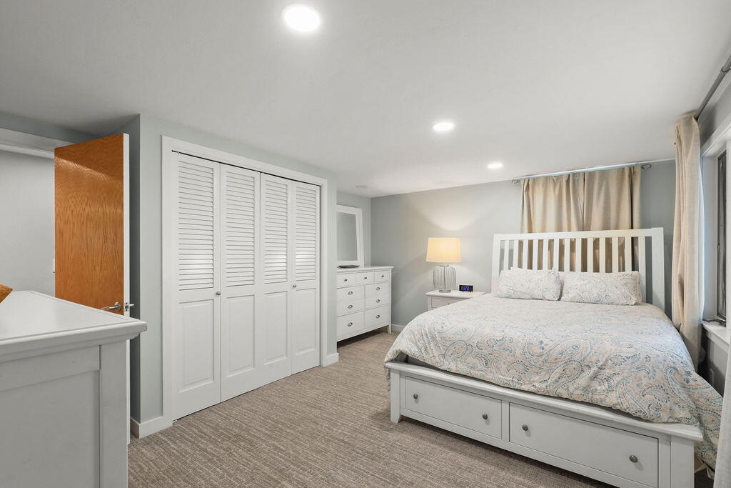 566 Shore Road Pocasset MA 02559