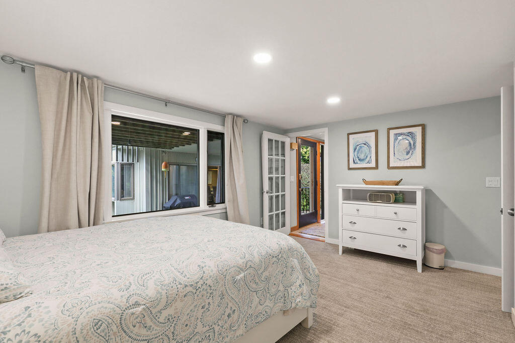 566 Shore Road Pocasset MA 02559