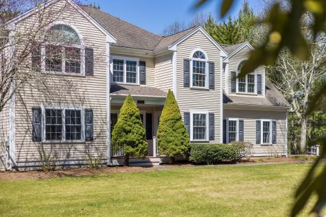 66 Frog Pond Close Mashpee MA 02649