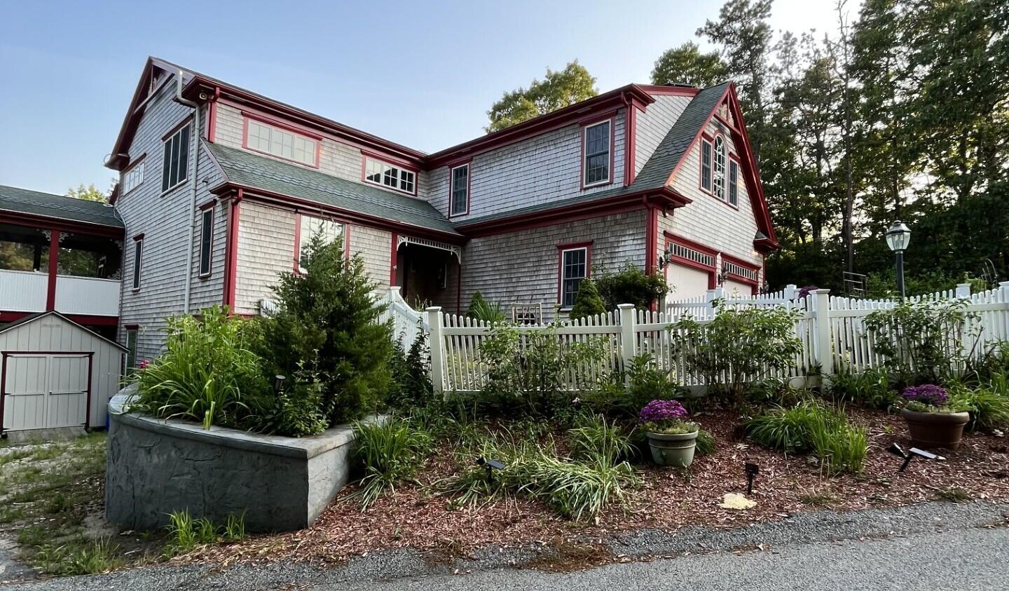 9 Horseshoe Bend Way Mashpee MA 02649