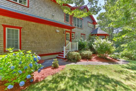 9 Horseshoe Bend Way Mashpee MA 02649
