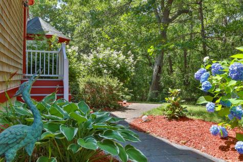 9 Horseshoe Bend Way Mashpee MA 02649