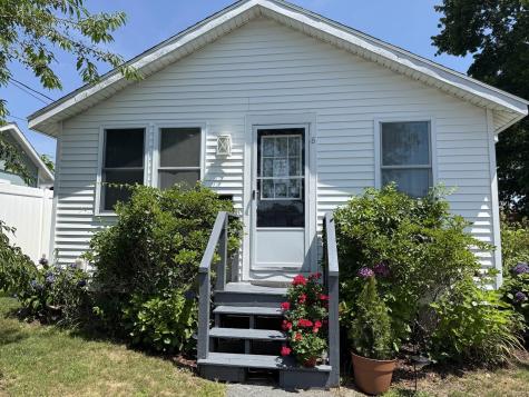 8 Woodland Circle Wareham MA 02571