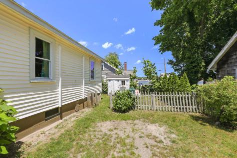 8 Woodland Circle Wareham MA 02571