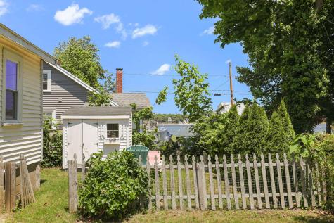 8 Woodland Circle Wareham MA 02571