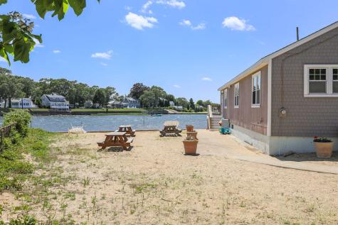 8 Woodland Circle Wareham MA 02571