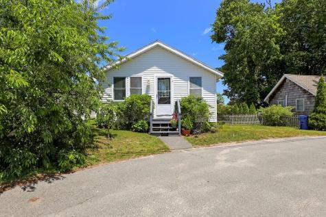 8 Woodland Circle Wareham MA 02571