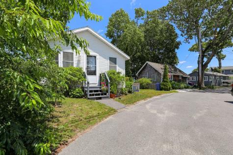 8 Woodland Circle Wareham MA 02571