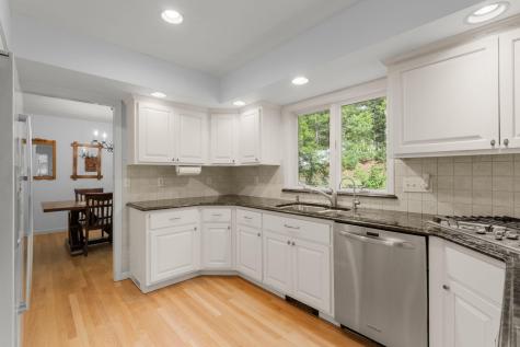 8 Friendship Lane Bourne MA 02532