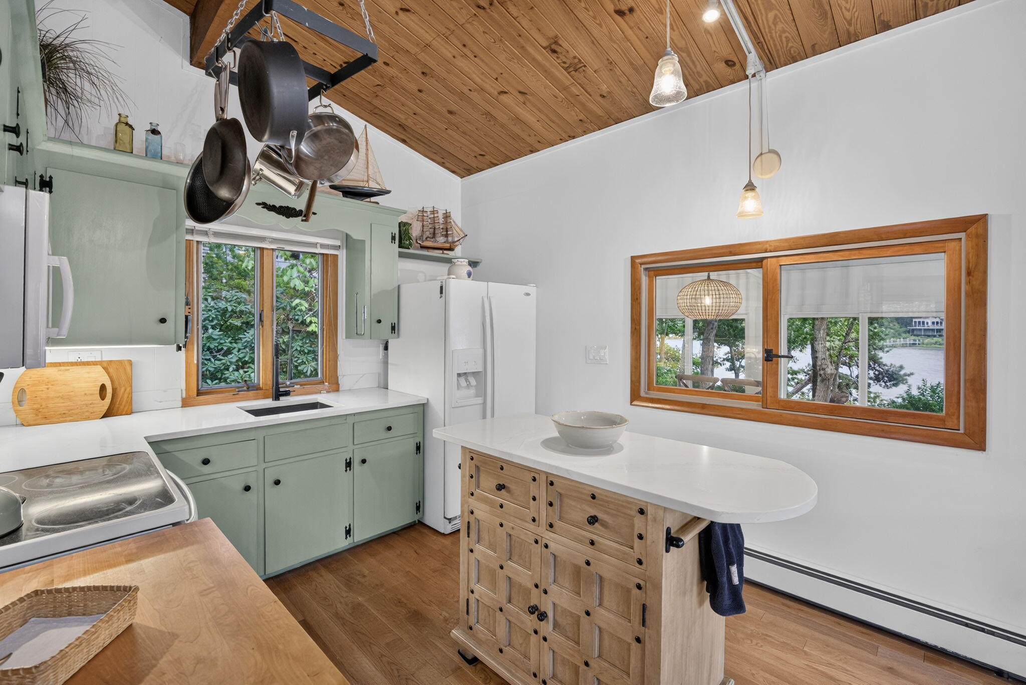 63 Seatucket Road East Falmouth MA 02536