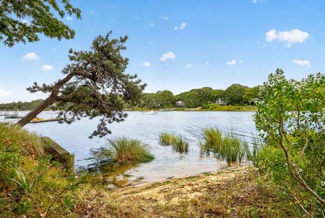 63 Seatucket Road East Falmouth MA 02536