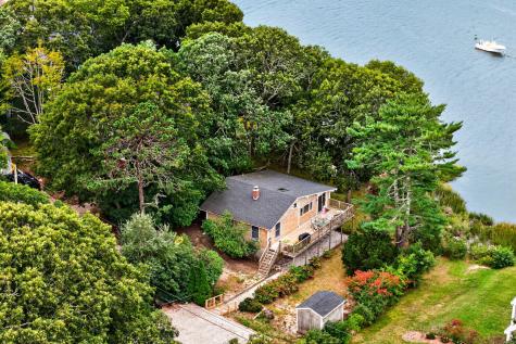63 Seatucket Road East Falmouth MA 02536