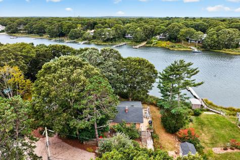 63 Seatucket Road East Falmouth MA 02536